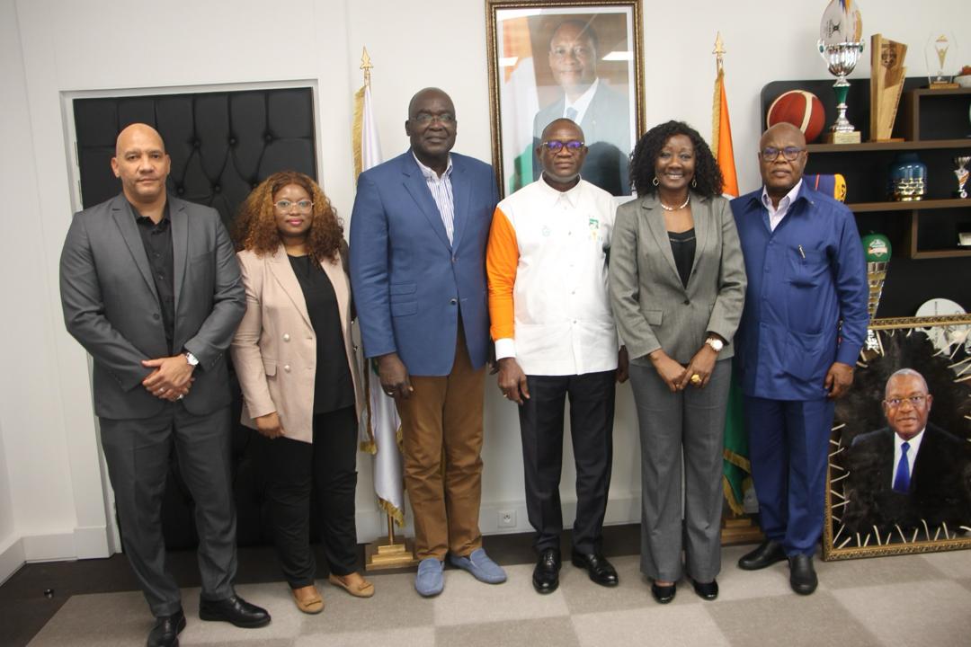 Visite de courtoisie du Président de la CAHB au Ministre des Sports de la Côte d’Ivoire
